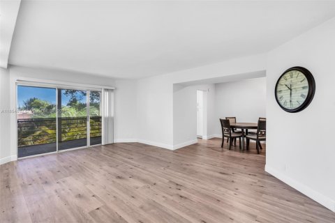 Condo in Lake Worth, Florida, 2 bedrooms  № 1875026 - photo 5