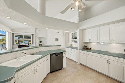 House in Port Charlotte, Florida 3 bedrooms, 212.37 sq.m. № 1642933 - photo 13