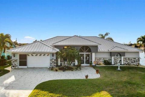 House in Port Charlotte, Florida 3 bedrooms, 212.37 sq.m. № 1642933 - photo 4