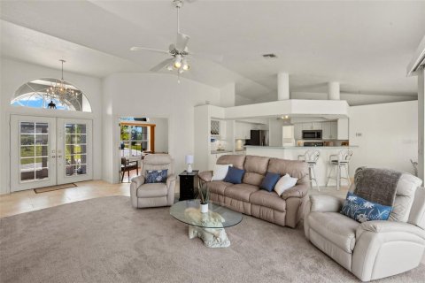 House in Port Charlotte, Florida 3 bedrooms, 212.37 sq.m. № 1642933 - photo 8