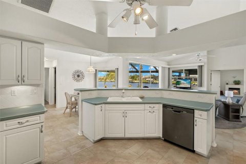 House in Port Charlotte, Florida 3 bedrooms, 212.37 sq.m. № 1642933 - photo 12