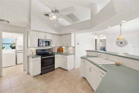 House in Port Charlotte, Florida 3 bedrooms, 212.37 sq.m. № 1642933 - photo 11