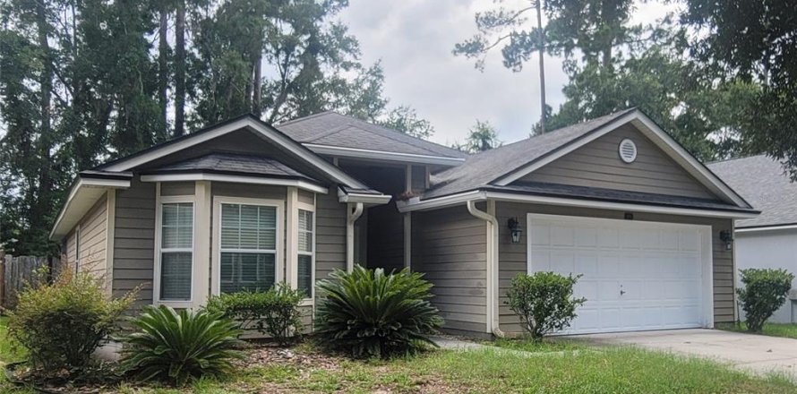 House in Gainesville, Florida 3 bedrooms, 154.12 sq.m. № 2200739