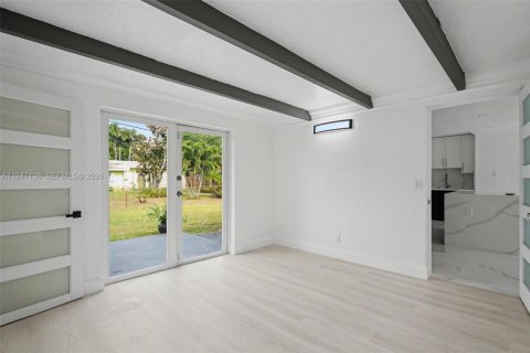 House in Wilton Manors, Florida 3 bedrooms, 115.94 sq.m. № 2003486 - photo 5
