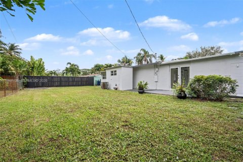 House in Wilton Manors, Florida 3 bedrooms, 115.94 sq.m. № 2003486 - photo 14