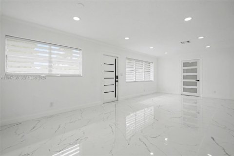 House in Wilton Manors, Florida 3 bedrooms, 115.94 sq.m. № 2003486 - photo 4