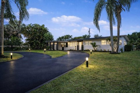 House in Wilton Manors, Florida 3 bedrooms, 115.94 sq.m. № 2003486