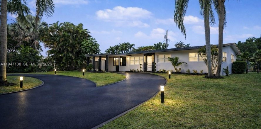 House in Wilton Manors, Florida 3 bedrooms, 115.94 sq.m. № 2003486