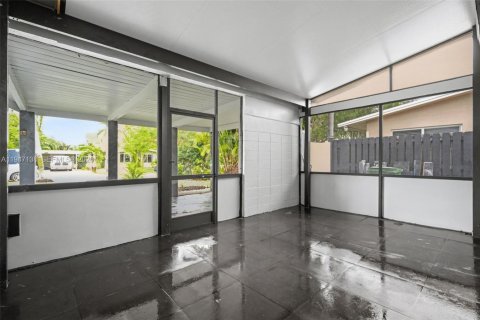 House in Wilton Manors, Florida 3 bedrooms, 115.94 sq.m. № 2003486 - photo 16