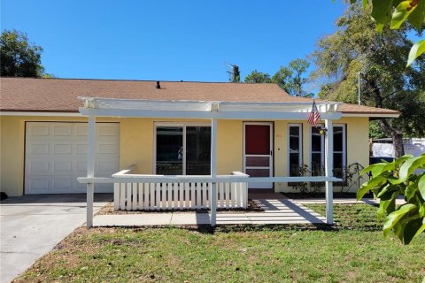 Apartamento en alquiler en Tavares, Florida, 2 dormitorios, 88.26 m2 № 1900258 - foto 2
