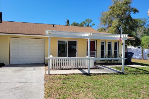 Apartamento en alquiler en Tavares, Florida, 2 dormitorios, 88.26 m2 № 1900258 - foto 1
