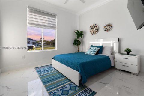 Casa en venta en Homestead, Florida, 5 dormitorios, 265.98 m2 № 2002932 - foto 18