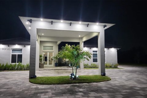 Casa en venta en Homestead, Florida, 5 dormitorios, 265.98 m2 № 2002932 - foto 2