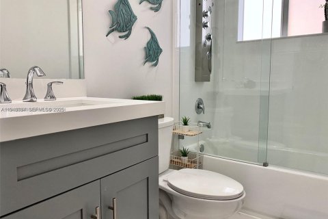 Casa en venta en Homestead, Florida, 5 dormitorios, 265.98 m2 № 2002932 - foto 19