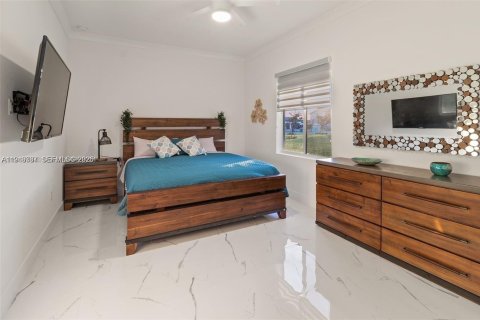 Casa en venta en Homestead, Florida, 5 dormitorios, 265.98 m2 № 2002932 - foto 20