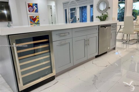 Casa en venta en Homestead, Florida, 5 dormitorios, 265.98 m2 № 2002932 - foto 9