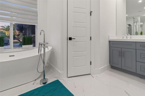 Casa en venta en Homestead, Florida, 5 dormitorios, 265.98 m2 № 2002932 - foto 15