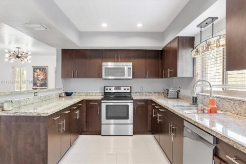 Villa ou maison à vendre à North Miami, Floride: 3 chambres, 181.53 m2 № 2005000 - photo 5