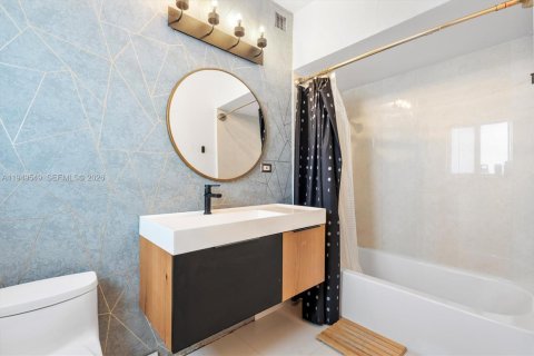 Villa ou maison à vendre à North Miami, Floride: 3 chambres, 181.53 m2 № 2005000 - photo 11