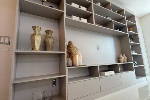 Casa en venta en Miami, Florida, 1 dormitorio, 64.66 m2 № 1999886 - foto 4