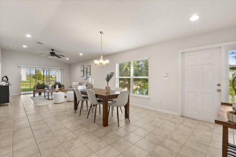 House in Orlando, Florida 3 bedrooms, 144.37 sq.m. № 1854256 - photo 10