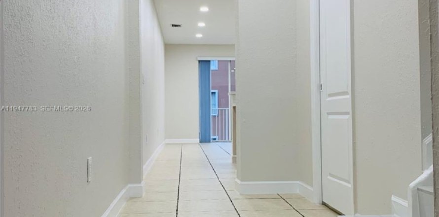 Кондоминиум с 2 спальнями в Хайалиа, Флорида № 2003874