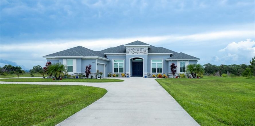 House in Wimauma, Florida 3 bedrooms, 237.27 sq.m. № 1845070