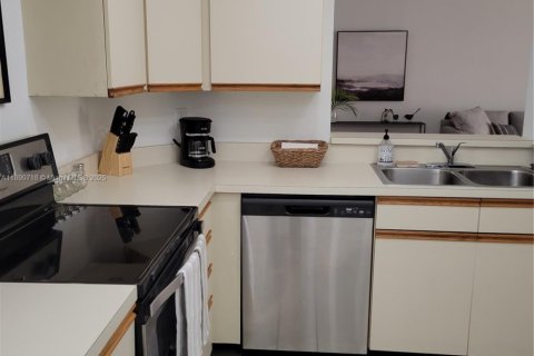 Condo in Boca Raton, Florida, 2 bedrooms № 1950769 - photo 15