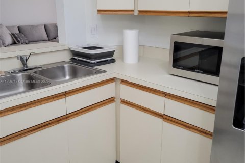 Condo in Boca Raton, Florida, 2 bedrooms № 1950769 - photo 14