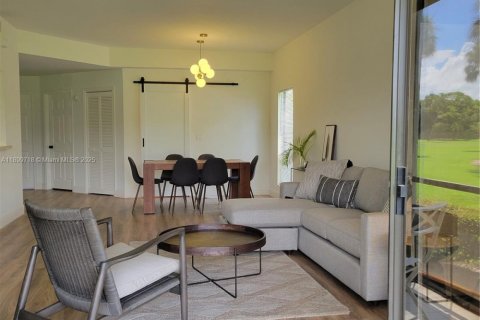 Снять в аренду кондоминиум в Бока-Ратон, Флорида 2 спальни, 115.94м2, № 1950769 - фото 1