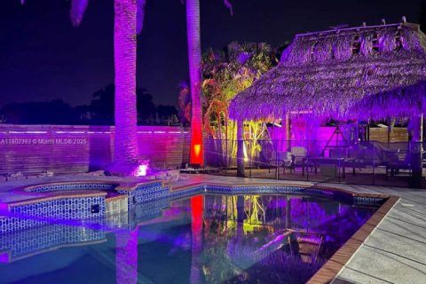 Casa en alquiler en Miami, Florida, 5 dormitorios, 241.36 m2 № 1959423 - foto 5