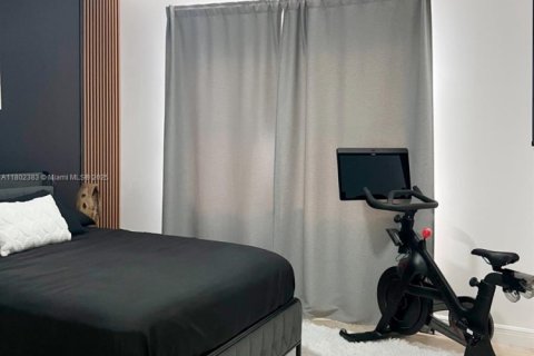 Casa en alquiler en Miami, Florida, 5 dormitorios, 241.36 m2 № 1959423 - foto 28