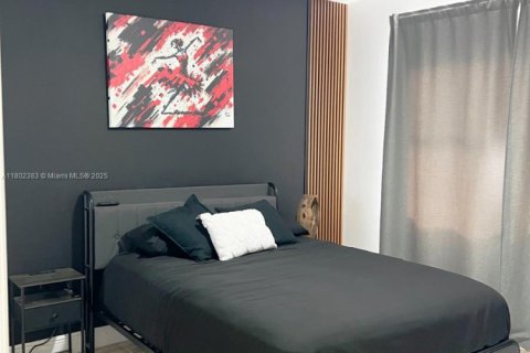 Casa en alquiler en Miami, Florida, 5 dormitorios, 241.36 m2 № 1959423 - foto 29