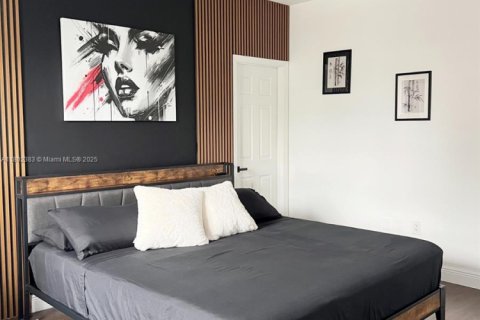 Casa en alquiler en Miami, Florida, 5 dormitorios, 241.36 m2 № 1959423 - foto 27