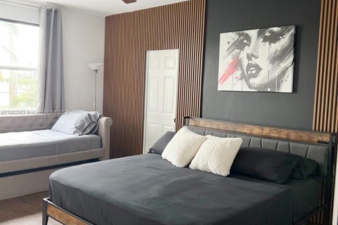 Casa en alquiler en Miami, Florida, 5 dormitorios, 241.36 m2 № 1959423 - foto 25