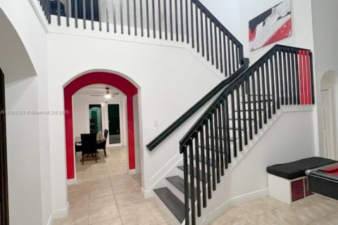 Casa en alquiler en Miami, Florida, 5 dormitorios, 241.36 m2 № 1959423 - foto 4