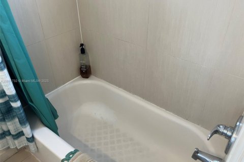 Купить кондоминиум в Майами-Бич, Флорида 1 спальня, 38.09м2, № 2021764 - фото 15