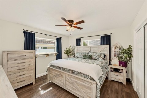 House in Clearwater, Florida 4 bedrooms, 154.96 sq.m. № 2304532 - photo 14
