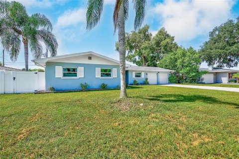 House in Clearwater, Florida 4 bedrooms, 154.96 sq.m. № 2304532 - photo 28