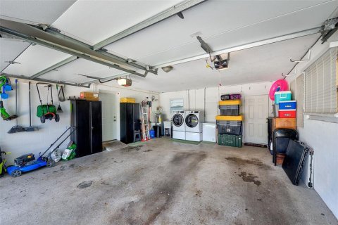 House in Clearwater, Florida 4 bedrooms, 154.96 sq.m. № 2304532 - photo 25