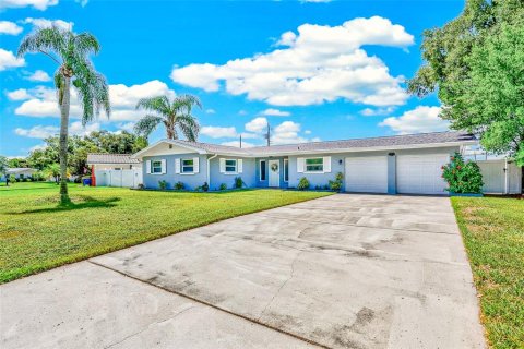 House in Clearwater, Florida 4 bedrooms, 154.96 sq.m. № 2304532 - photo 27