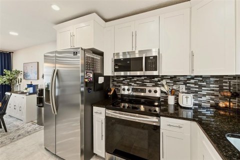 House in Clearwater, Florida 4 bedrooms, 154.96 sq.m. № 2304532 - photo 13