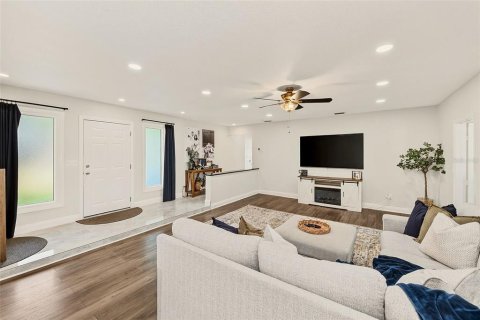 House in Clearwater, Florida 4 bedrooms, 154.96 sq.m. № 2304532 - photo 7