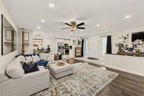 House in Clearwater, Florida 4 bedrooms, 154.96 sq.m. № 2304532 - photo 5