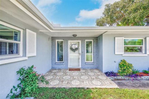 House in Clearwater, Florida 4 bedrooms, 154.96 sq.m. № 2304532 - photo 29