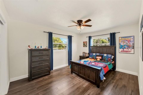 House in Clearwater, Florida 4 bedrooms, 154.96 sq.m. № 2304532 - photo 21