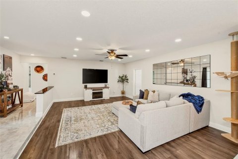 House in Clearwater, Florida 4 bedrooms, 154.96 sq.m. № 2304532 - photo 6
