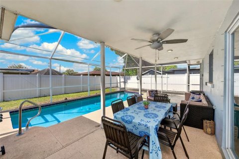 House in Clearwater, Florida 4 bedrooms, 154.96 sq.m. № 2304532 - photo 30