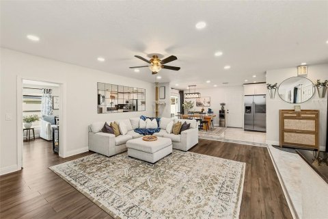 House in Clearwater, Florida 4 bedrooms, 154.96 sq.m. № 2304532 - photo 4