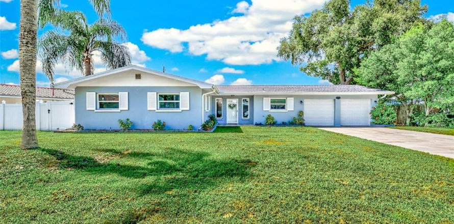 House in Clearwater, Florida 4 bedrooms, 154.96 sq.m. № 2304532
